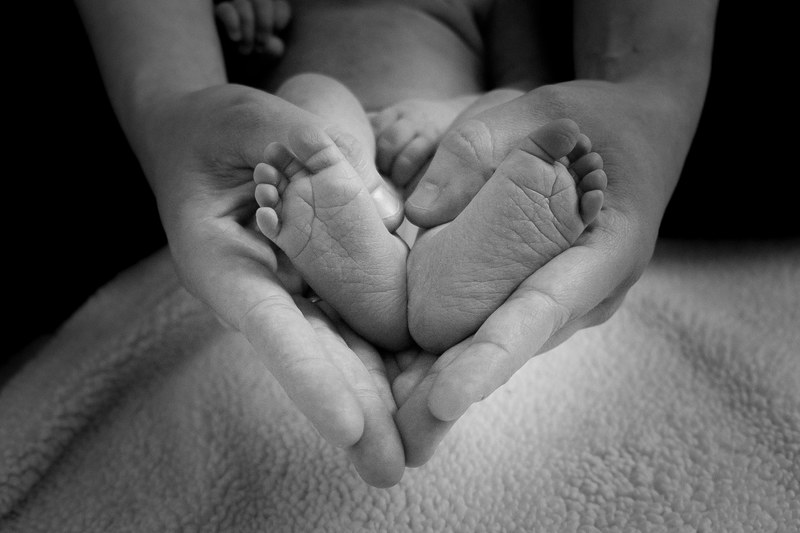 baby feet heart love mother motherhood toes shape 4k