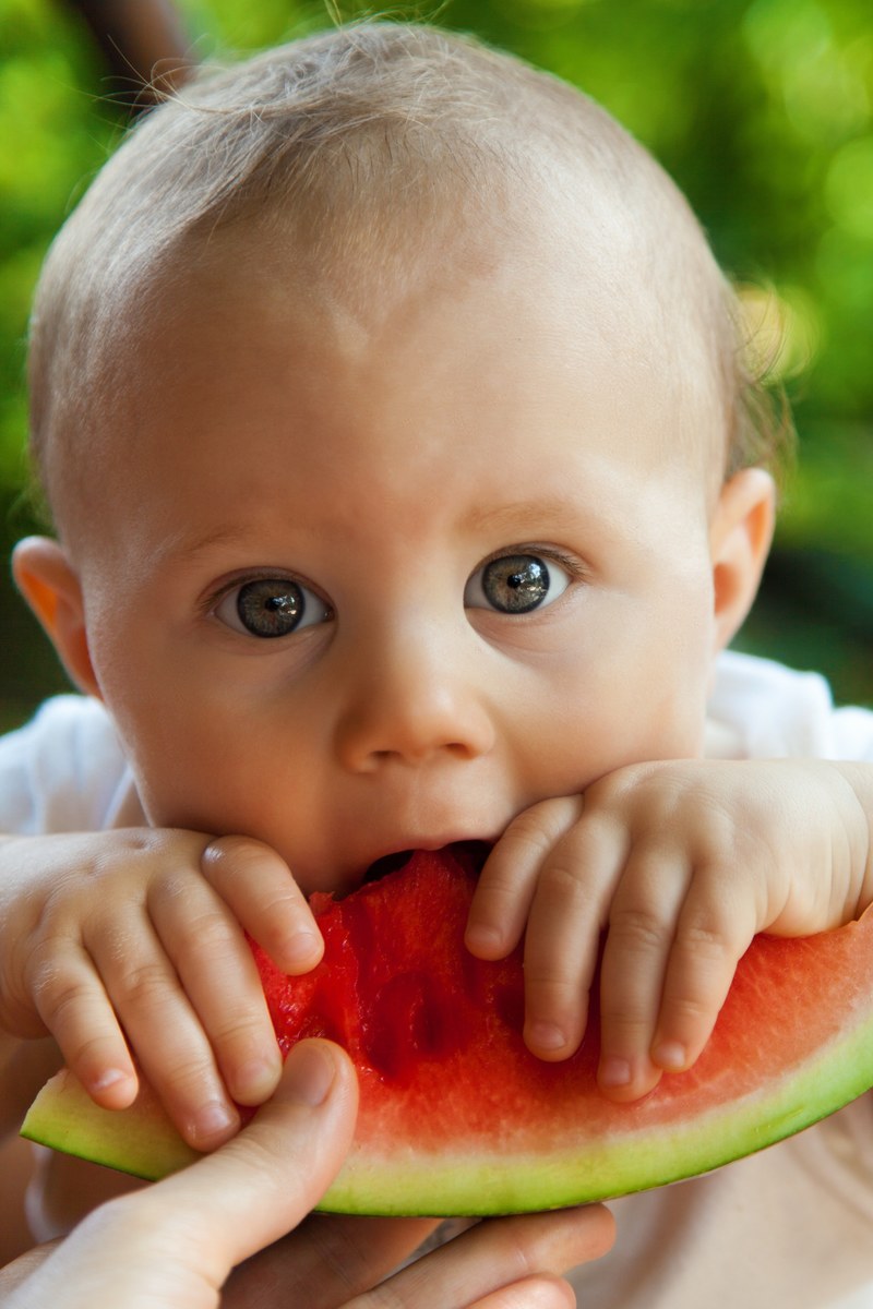 baby bite boy child cute eat eating food fruit 4k