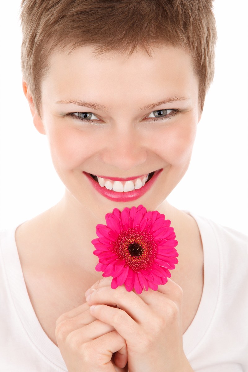 attractive beautiful beauty face female flower 4k