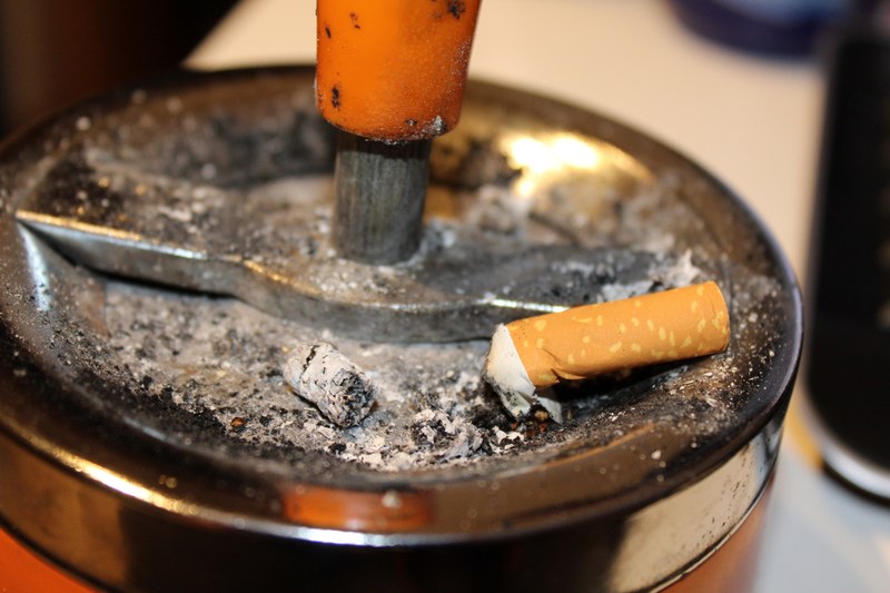 ashtray ash cigarettes smoking tilt 4k