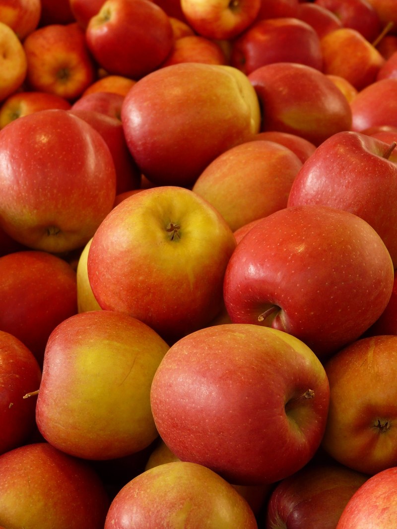 apple fruit vitamins frisch healthy ripe red 4k