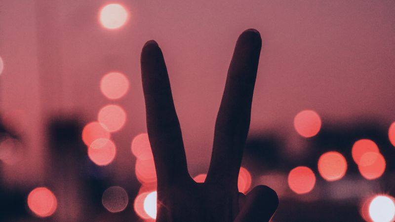 gesture, hand, fingers, glare, dark, 4k
