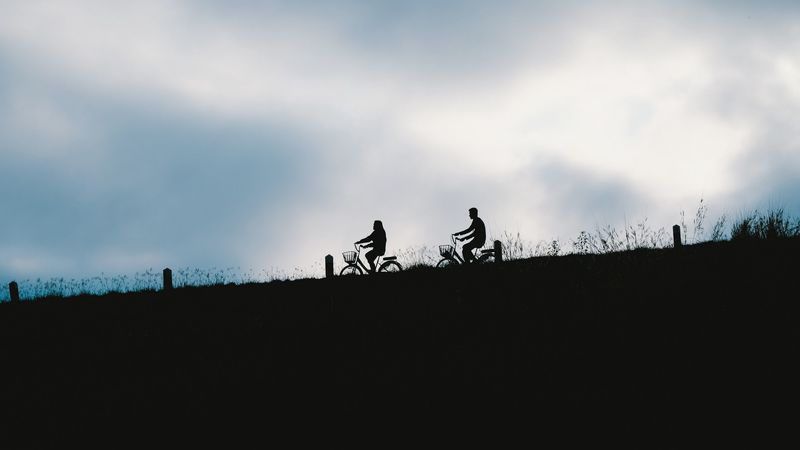 silhouettes, bicycle, horizon, sky, 4k