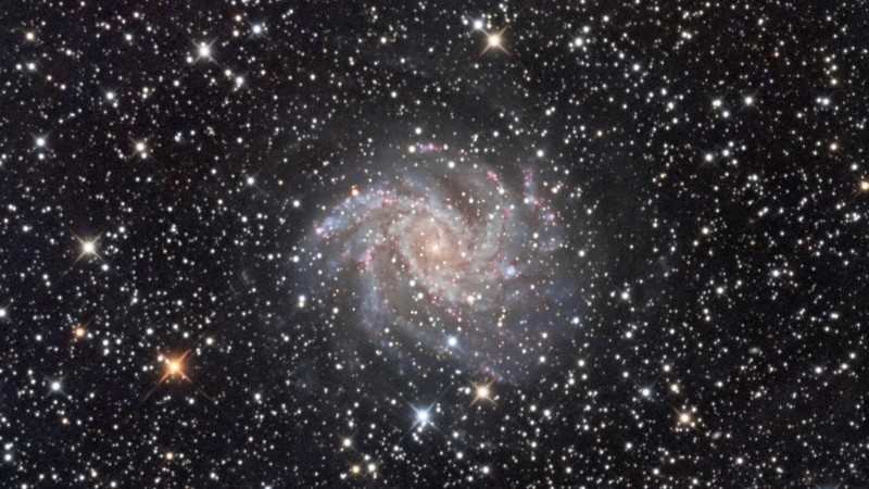 Messier 106, stars, 4k