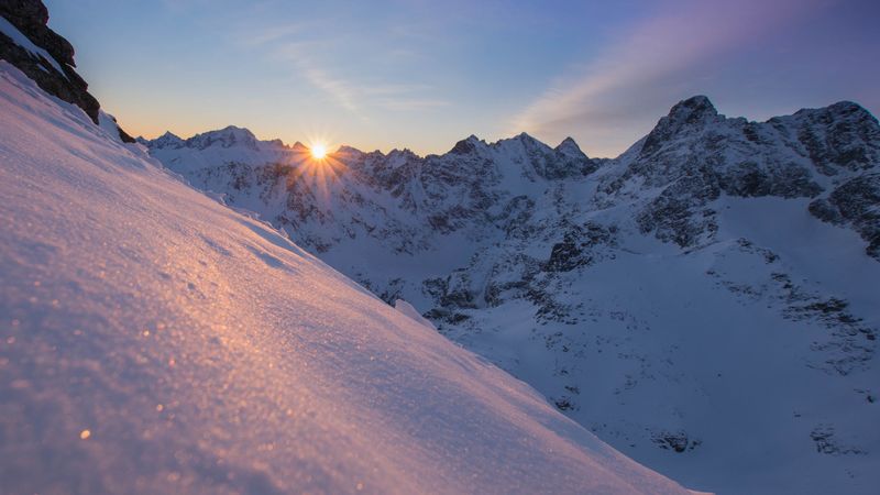 snow, sun, rays, rocks, slope, 4k