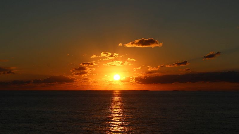 sunset, horizon, lens flare, clouds, 4k