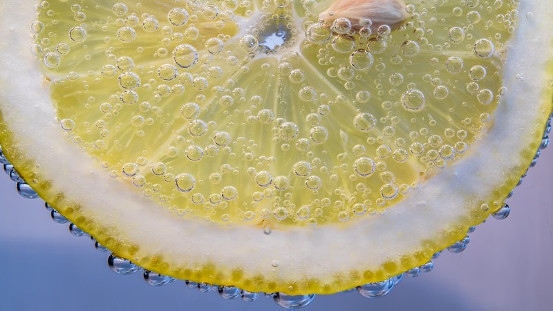 lemon, under water, 4K