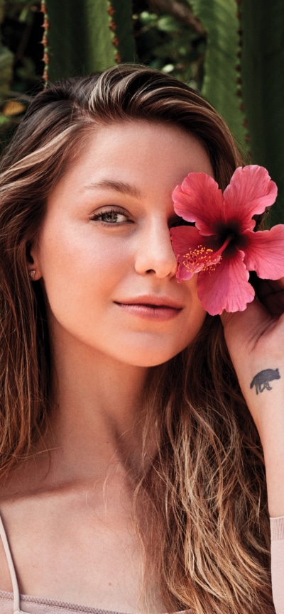 Celebrity Melissa Benoist, Actress, Blonde, American, Flower, Hibiscus, 1284x2778