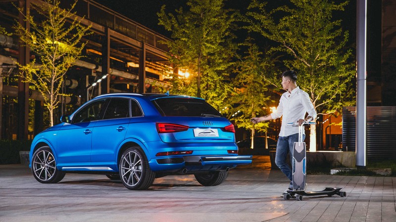 Audi Connected Mobility, Audi Q3, side
