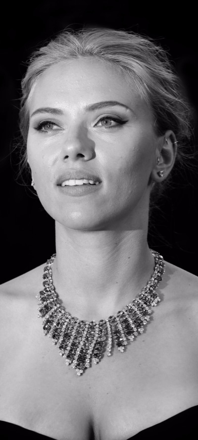 Celebrity Scarlett Johansson, Black and White, Necklace, Monochrome, Actress, 1080x2400