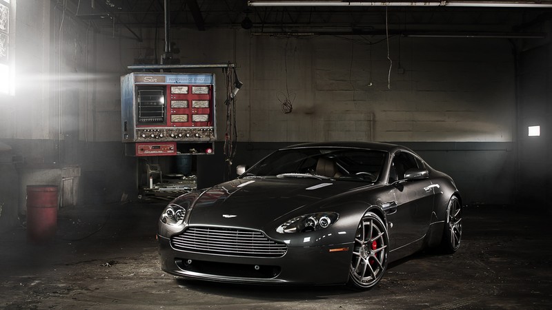 Aston Martin V8 Vantage, girl, coupe