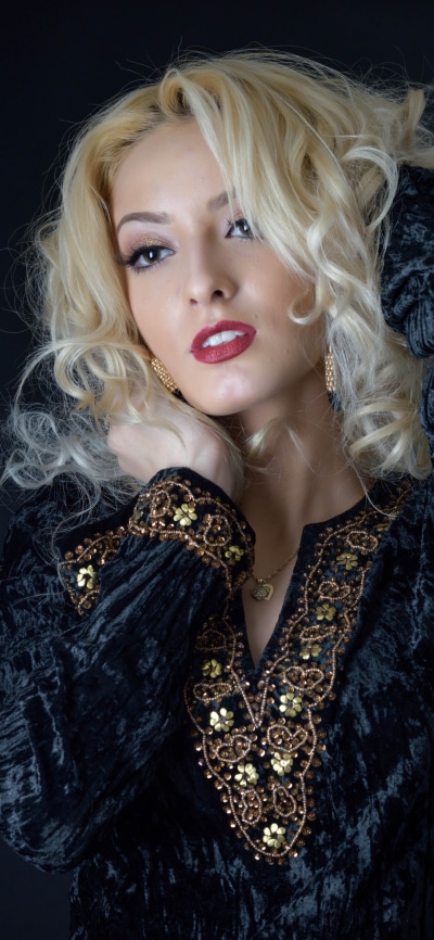 Women Model, Lipstick, Blonde, 1080x2340