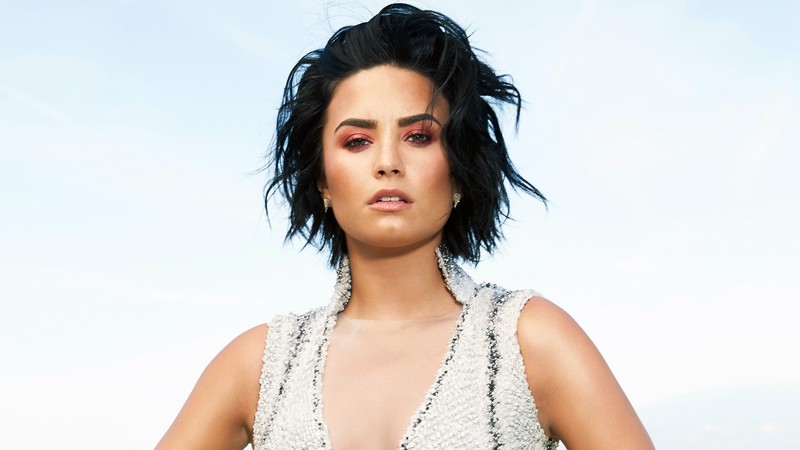 Demi Lovato, Top music artist and bands, brunette