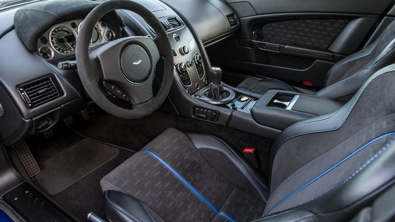 Aston Martin V8 Vantage GTS, racing cars, interior