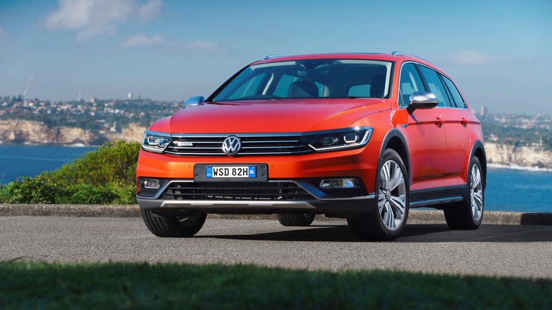 Volkswagen Passat Alltrack, sedan, orange