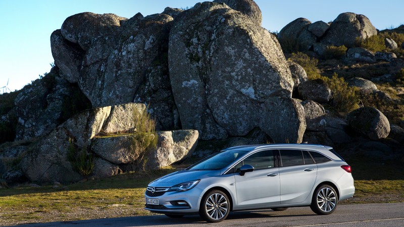 Opel Astra Sports Tourer BiTurbo, Sports