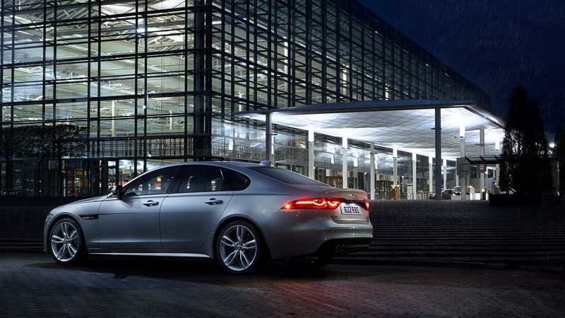 Jaguar XF R-Sport, roadster