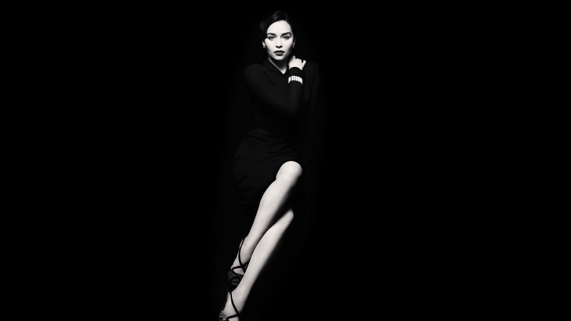 Emilia Clarke, Most Popular Celebs, actress, little black dress