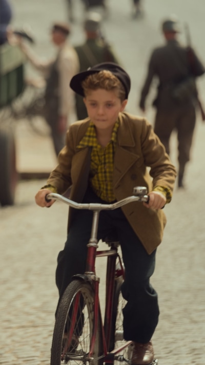 Movie Jojo Rabbit, Roman Griffin Davis, 1080x1920 Phone HD Wallpaper