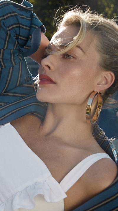 Celebrity Margot Robbie, Earrings, Blonde, Blue Eyes, Actress, 1080x1920
