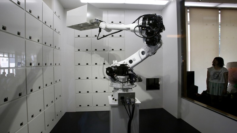 The robot attendant, Robot Hotel, robot