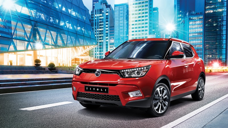 Ssangyong tivoli, crossover, red, city.