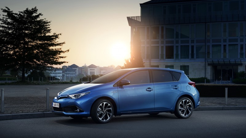 Toyota auris, hatchback, hybrid, blue.
