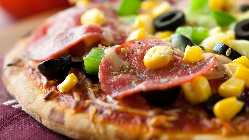 Pizza, salami, corn, olives