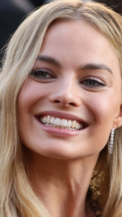 Celebrity Margot Robbie, Actress, Australian, Blonde, Smile, 1080x1920