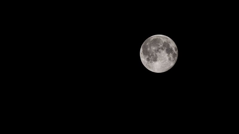 the moon, night, black background, 4k