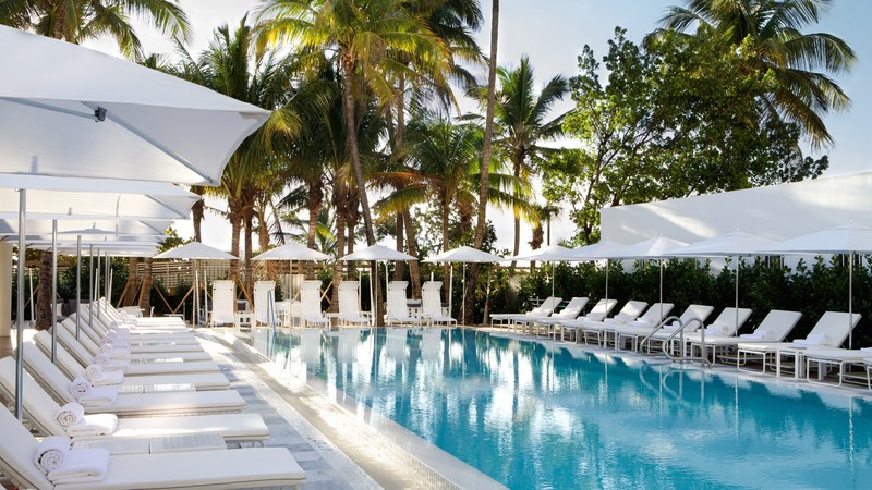 Metropolitan by COMO, Miami, hotel, pool, sunbed, water, palm, sky, travel, vacation, booking