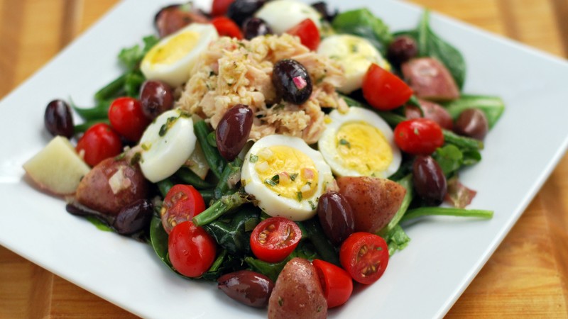 asparagus, potatoes, olives, chicken, eggs, cherry tomatoes, spinach, cooking, recipe