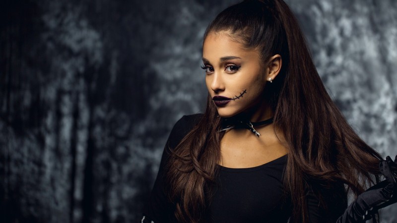 Ariana Grande, Top music artist and bands, singer, actress, beach