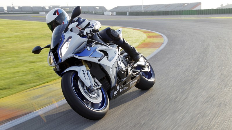 BMW S1000 RR, superbike, sport bike, racing, speed, test drive, review, racing track