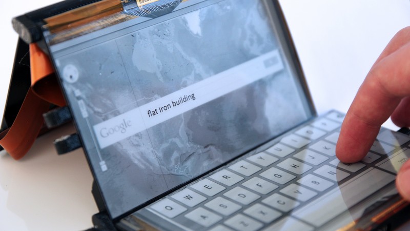 PaperFold, smartphone, e-ink, display, EPD, laptop, tablet, review, front