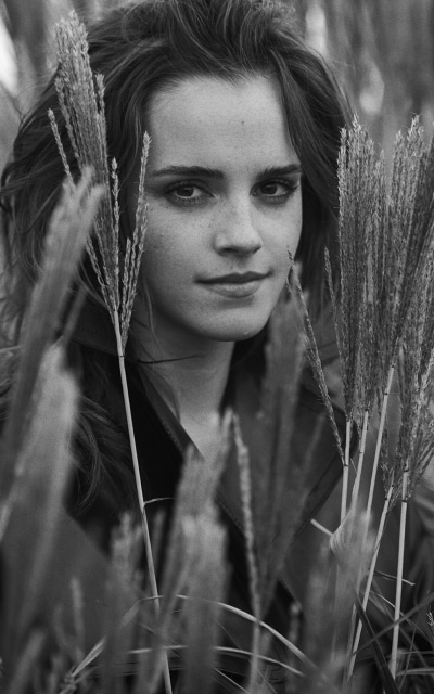 Celebrity Emma Watson, English, Actress, Black and White, 800x1280