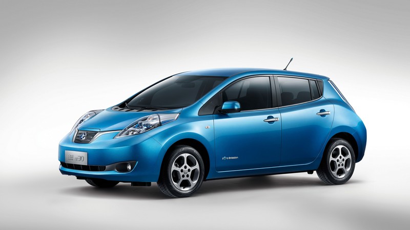 Nissan LEAF, electric cars, Nissan, city cars, ecosafe, review, side, buy, rent