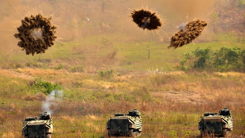 AAV, U.S. Marine, amtrack, assault amphibious vehicle, LVTP-7, U.S. Army, smoke grenade, firing