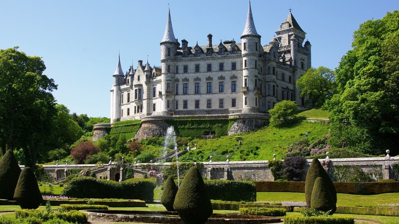 Dunrobin, Сastle, Scotland, sutherland, fountain, garden, sky, green, travel, booking, vacation