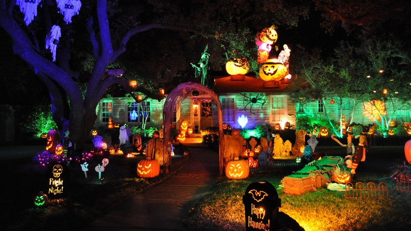 Halloween, All Hallows Eve, All Saints Eve, pumpkin, fear, cap, yellow, lights, house, porch, decoration