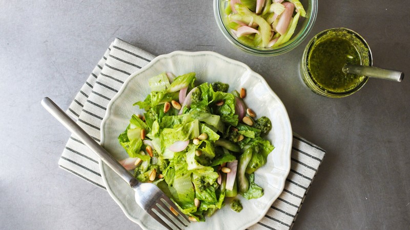 mix lettuce, onions, beans, sauce, vegetarian, cooking, recipe