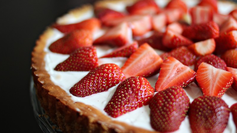 Tart, soufflé, strawberries