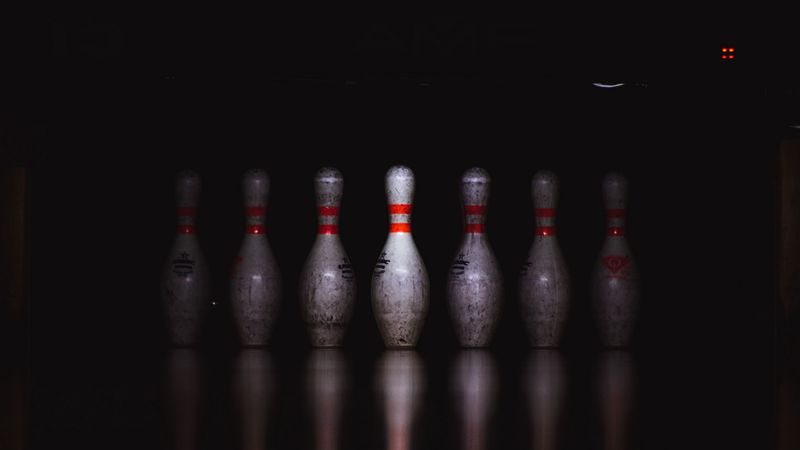 skittles, bowling, game, dark, 4k