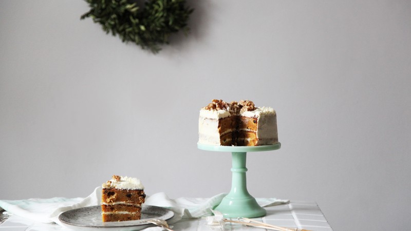 cake, carrot, cinnamon, pepper, raisins, walnuts