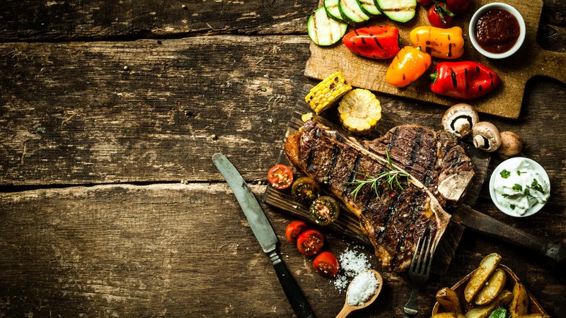 food, cooking, grill, vegetables, peppers, mushrooms, tomatoes, corn, potatoes, meat, steak, sauces.