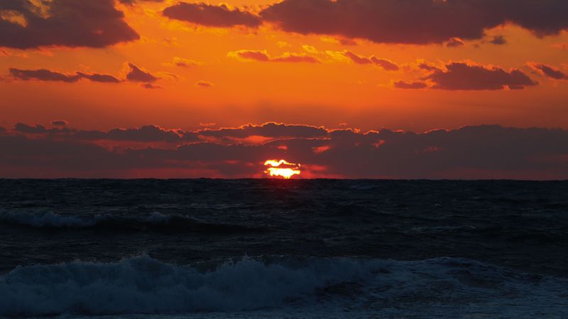 sunset, horizon, clouds, waves, 4k