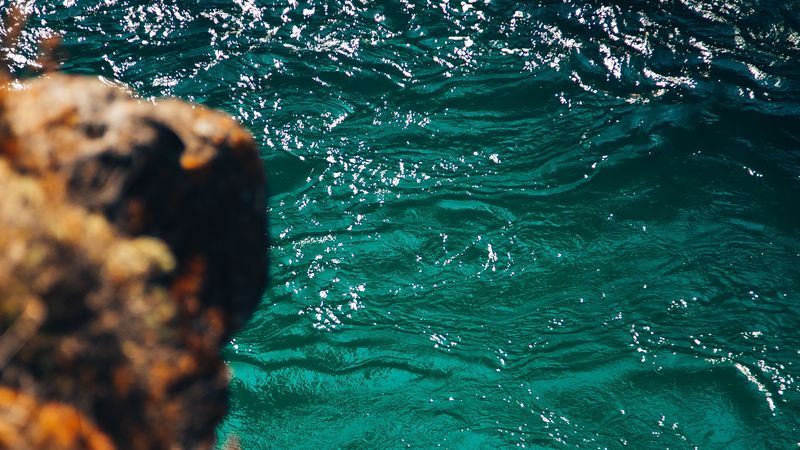 ripples, glare, rock, water, 4k