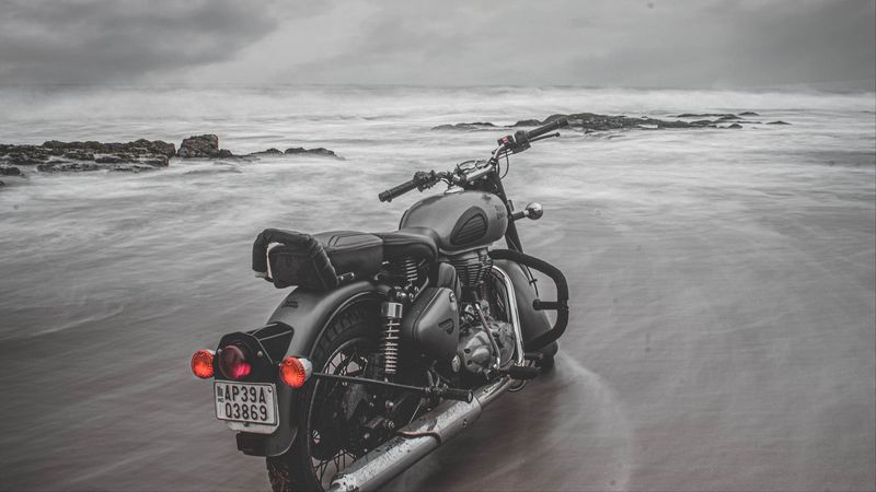 motorcycle, bike, gray, beach, sea, 4k