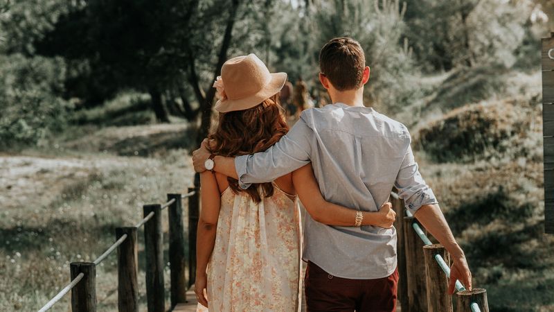couple, hugs, love, romance, bridge, 4k