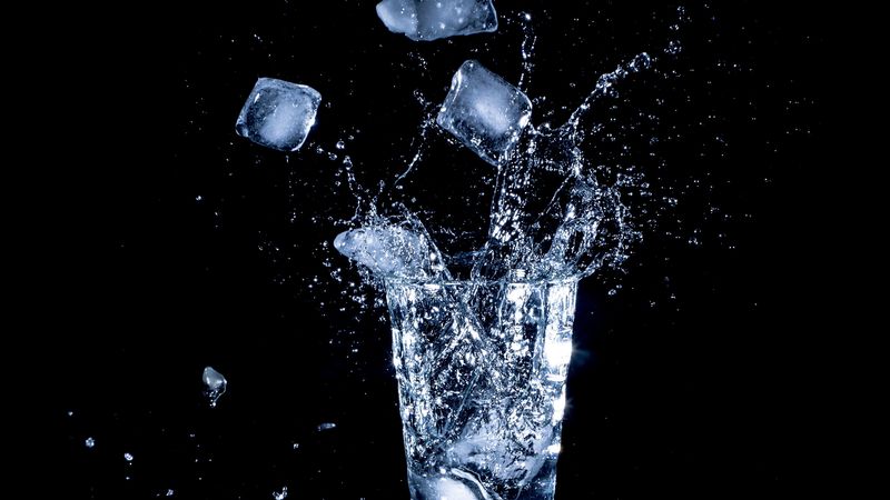 glass, ice, water, spray, 4k